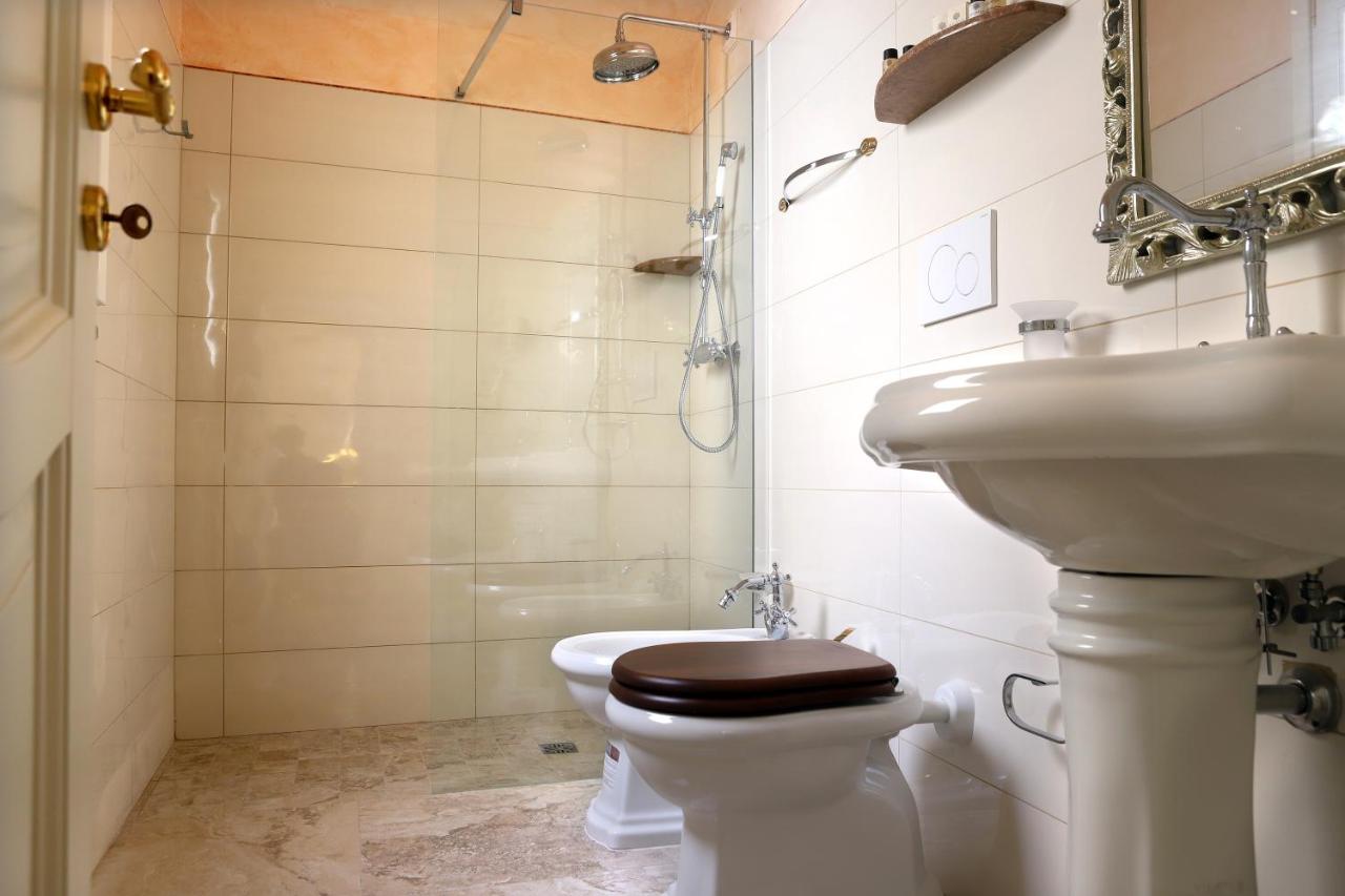Palazzo Castiglione Bed & Breakfast Gallipoli Bagian luar foto