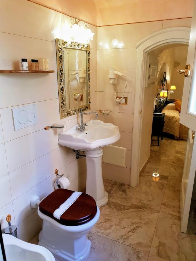 Palazzo Castiglione Bed & Breakfast Gallipoli Bagian luar foto
